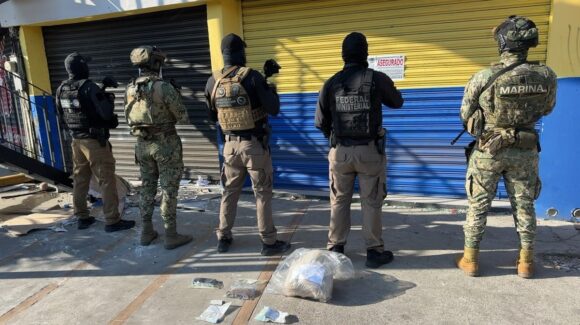 Semar asegura presunta droga durante un operativo de cateo en un negocio en Mazatlán, Sinaloa