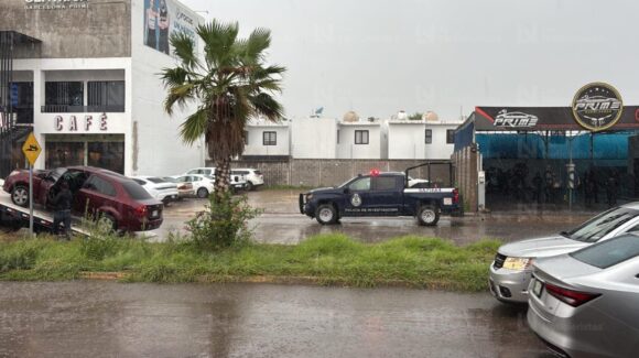 Aseguran automóvil en autolavado de Portalegre en Culiacán, Sinaloa