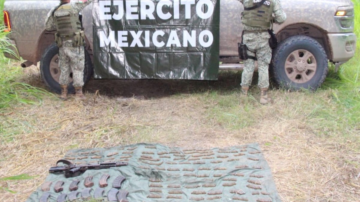 aseguran en escuinapa una camioneta llena de explosivos y un arma larga lugar