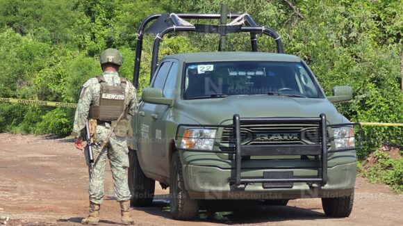 Encobijado encuentran asesinado a un hombre al norte de la Loma de Rodriguera de Culiacán