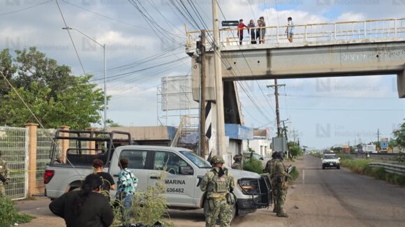 En los escalones de un puente peatonal del Campo El Diez, ejecutan a Jesús Alberto en Culiacán, Sinaloa