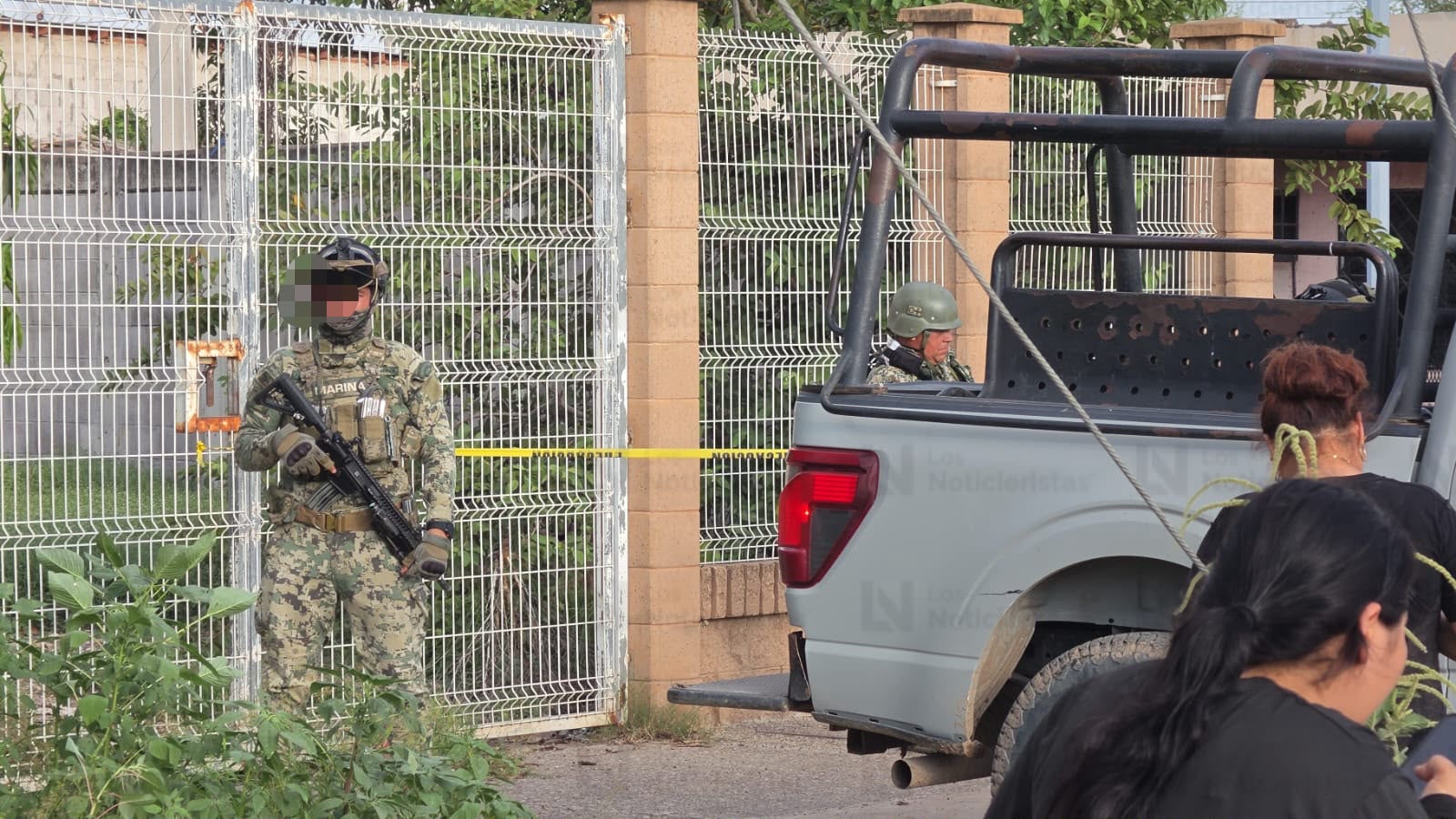 Asesinan a balazos a joven en puente peatonal del Campo El Diez, en Culiacán