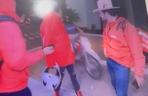 Influencer de Culiacán es asesinado afuera de un KFC mientras grababa contenido