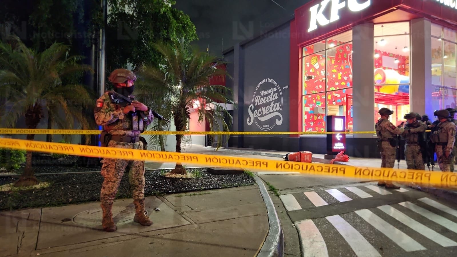 Influencer de Culiacán es asesinado afuera de un KFC mientras grababa contenido