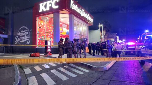 ¡Quedó grabado! Asesinan al influencer de Culiacán César Gastélum mientras realizaba contenido afuera del KFC