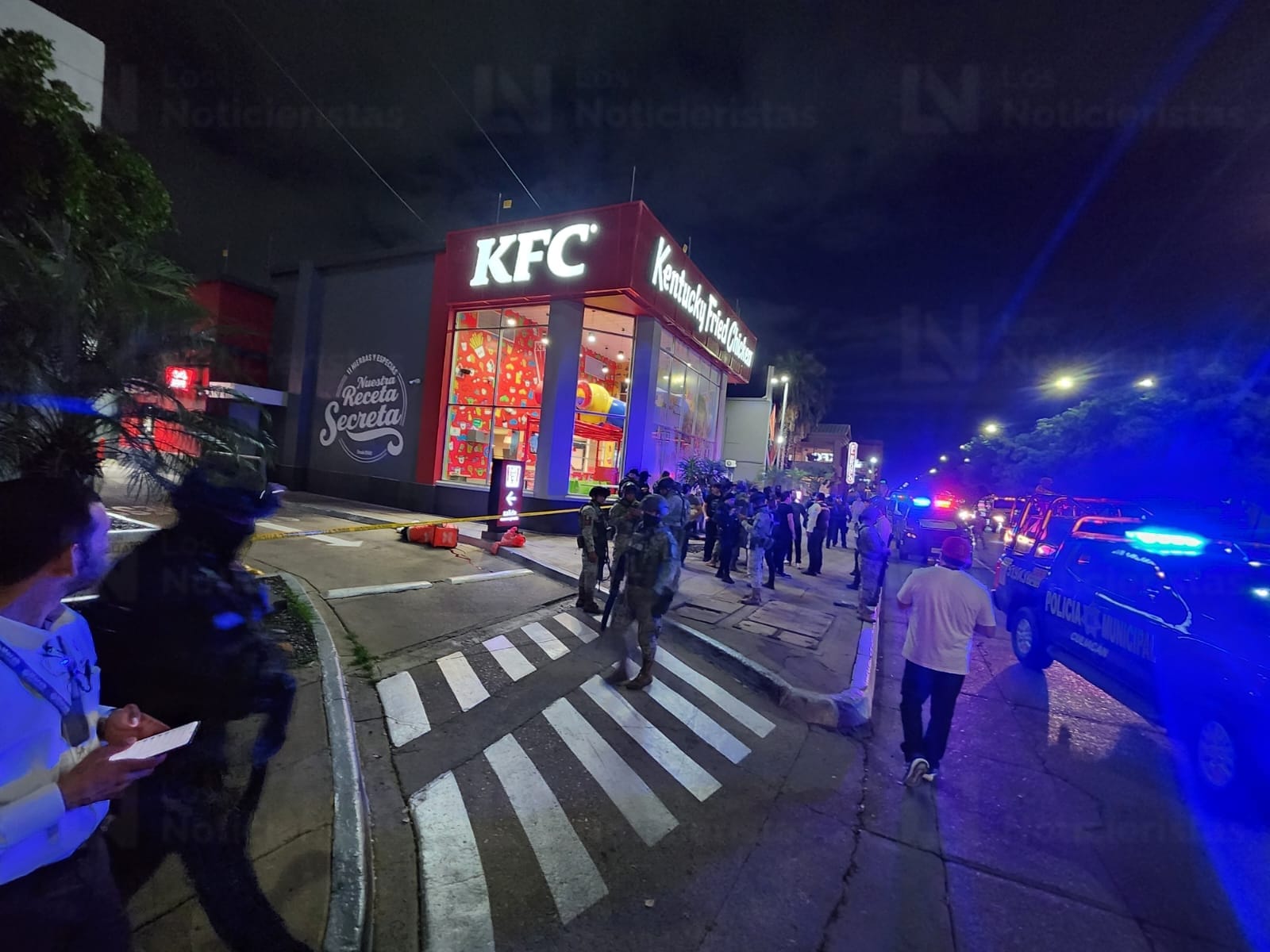 Influencer de Culiacán es asesinado afuera de un KFC mientras grababa contenido