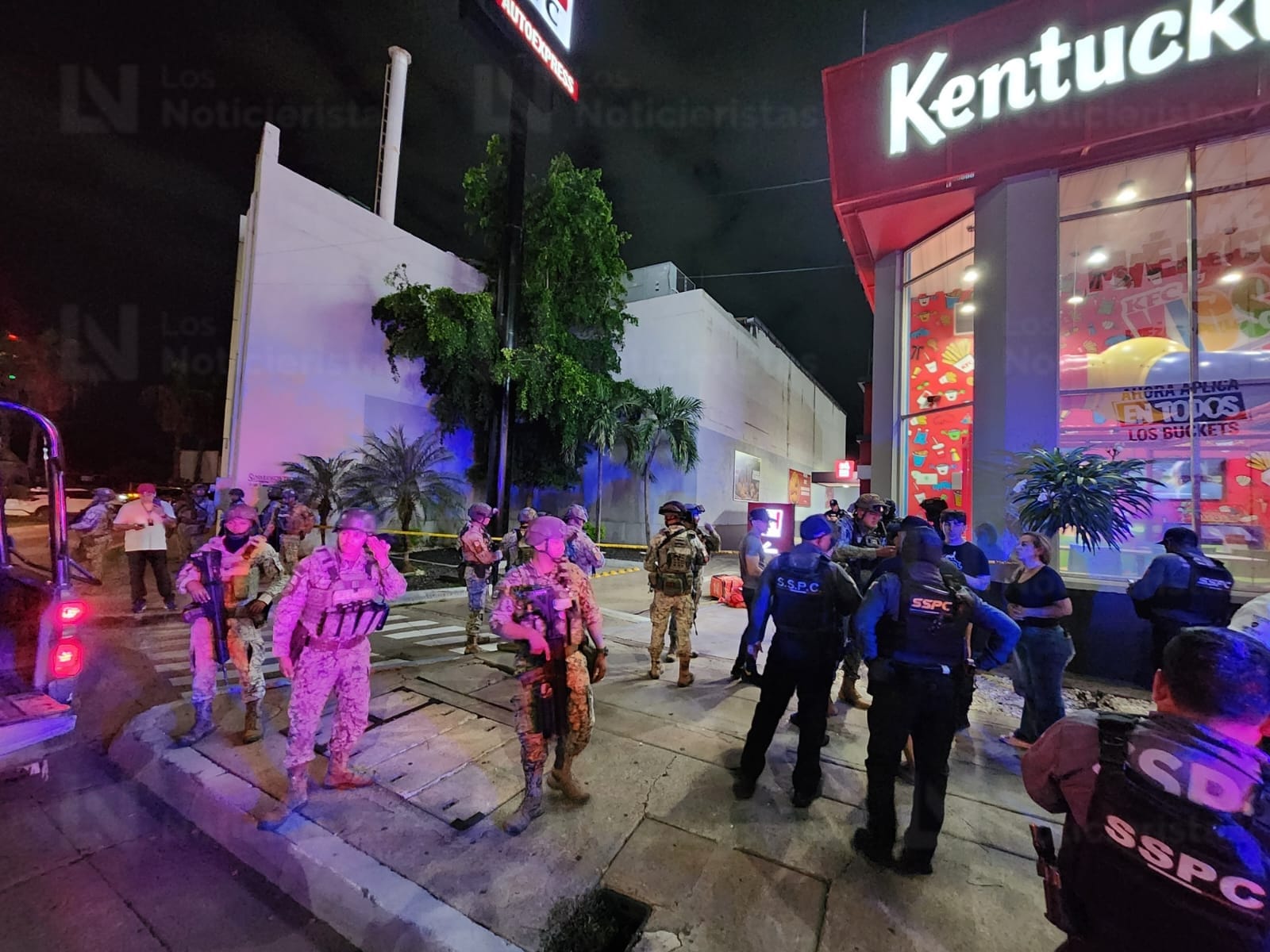 Influencer de Culiacán es asesinado afuera de un KFC mientras grababa contenido