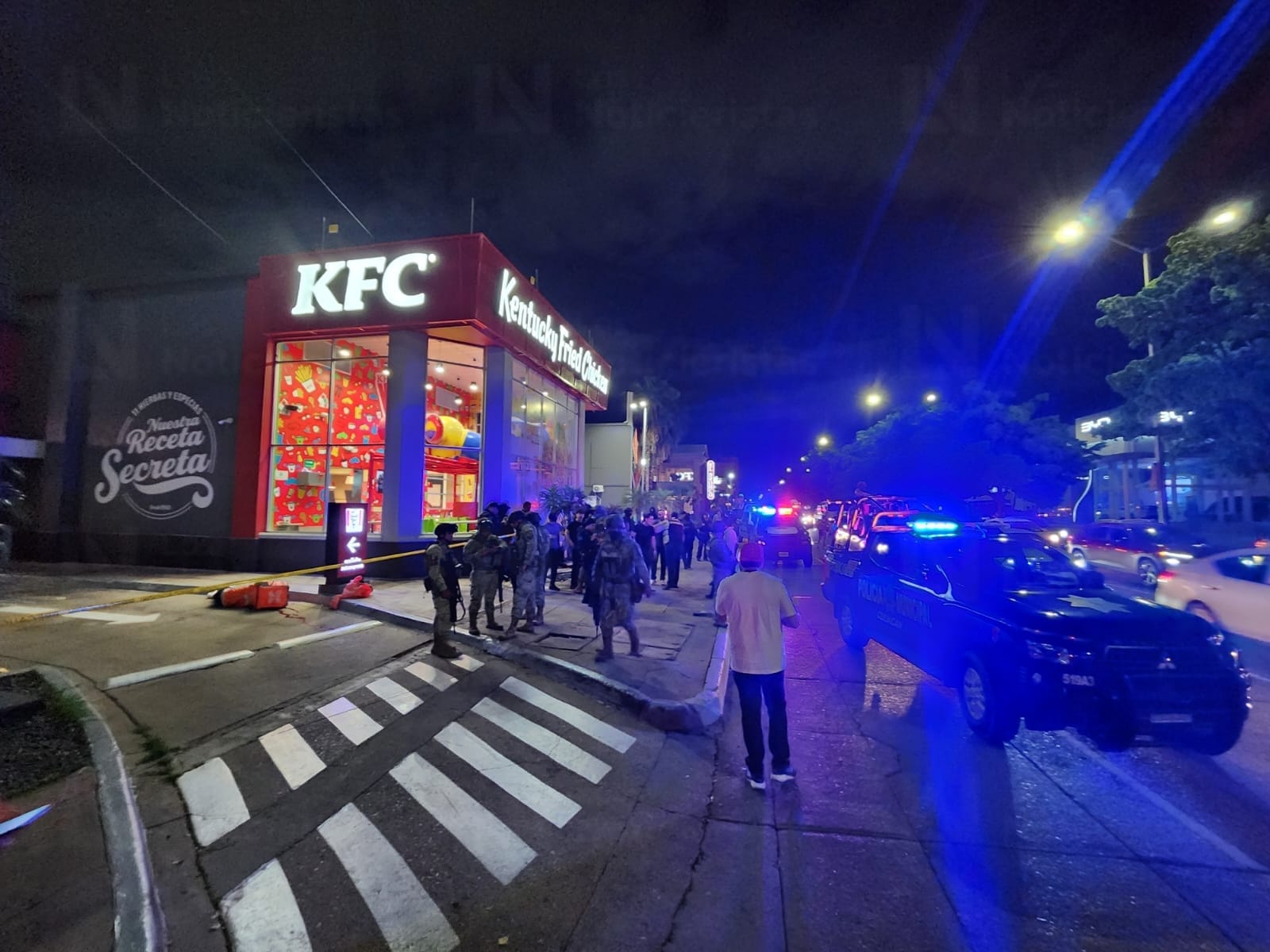 Influencer de Culiacán es asesinado afuera de un KFC mientras grababa contenido