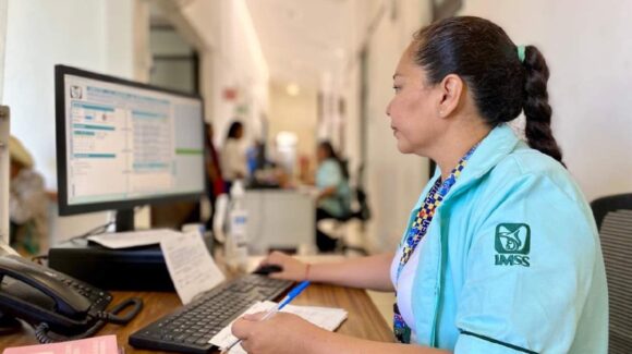 Cumpliendo una función esencial del Seguro Social, felicidades a las asistentes médicas del IMSS en su día