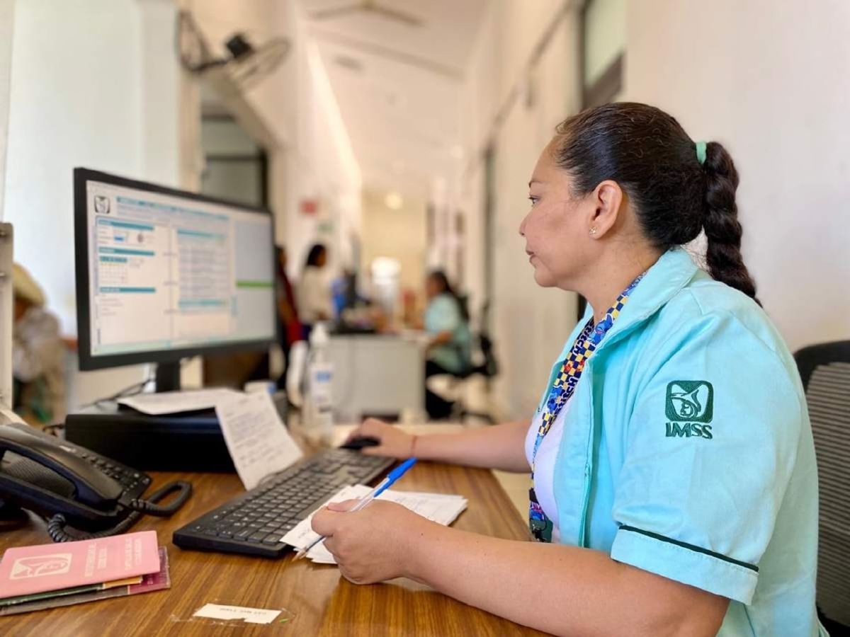 Asistente médica del IMSS