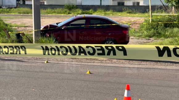¡Resultó ileso! Atacan a balazos al conductor de un vehículo por la carretera Sanalona al oriente de Culiacán