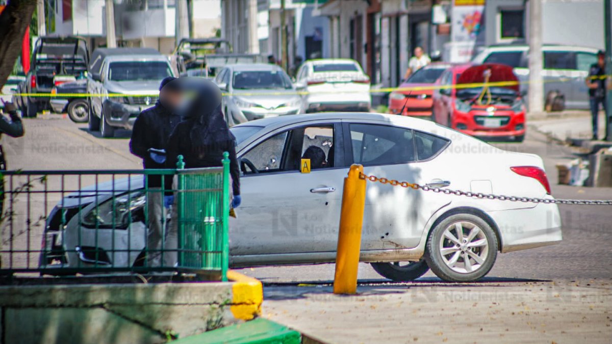 ataque a balazos frente a palacio de gobierno en culiacan auto