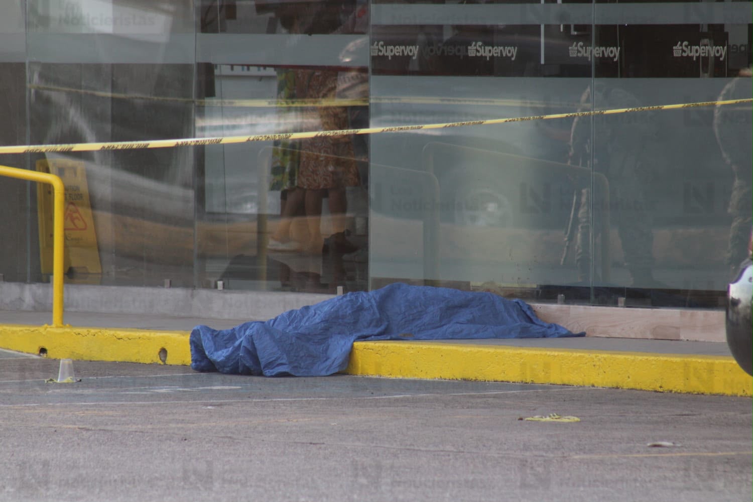 Ataque a balazos en acceso de la central de autobuses de Mazatlán deja un muerto