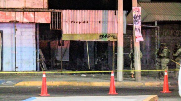 Hombre y mujer resultan heridos a balazos dentro de negocio abandonado en Mazatlán, Sinaloa