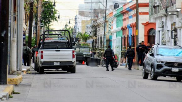 Ataque armado deja dos hombres sin vida frente a taller de motocicletas en el Centro de Mazatlán, Sinaloa