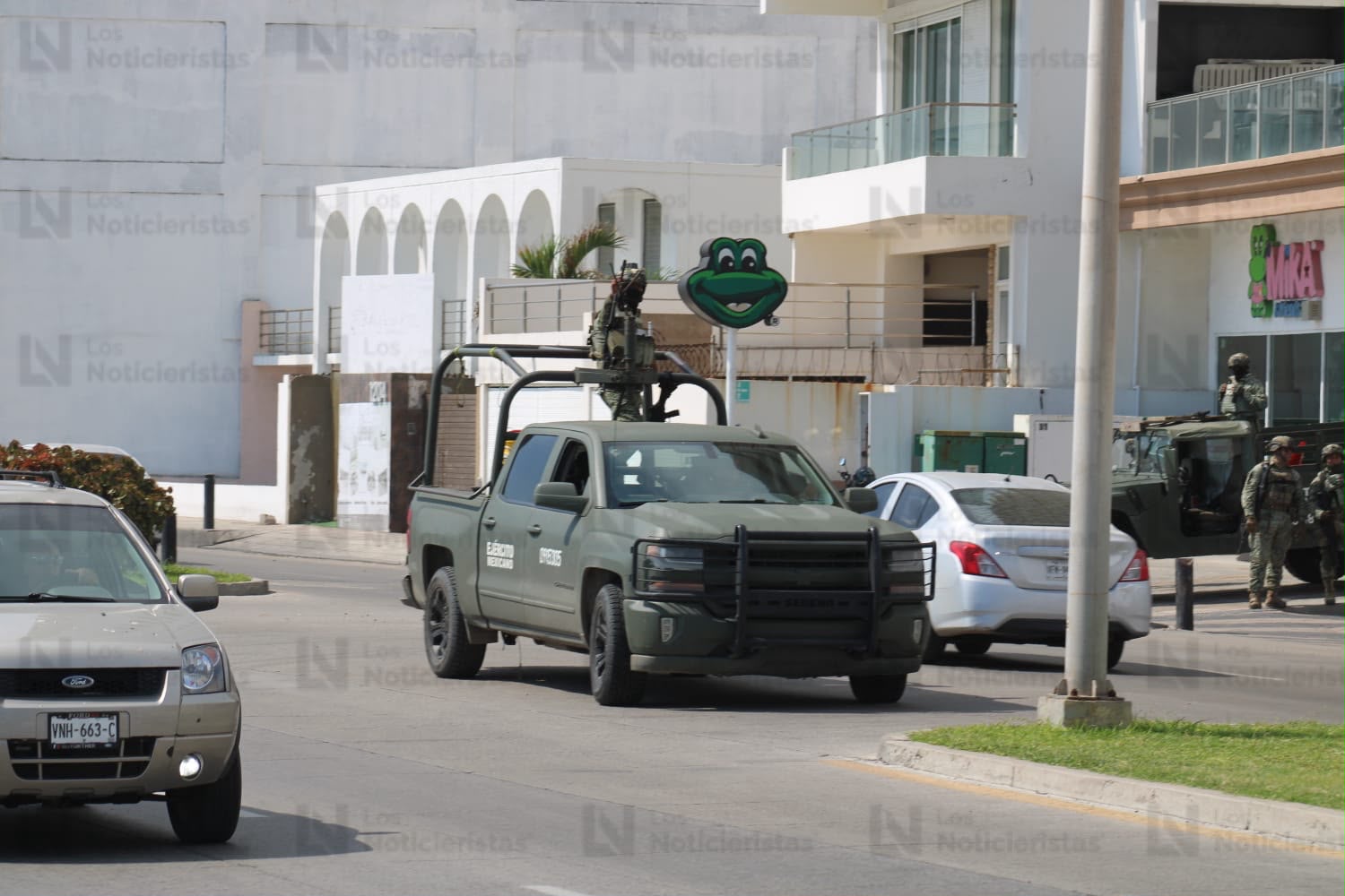 Ataque a balazos contra comercio de cerveza en plena avenida Del Mar moviliza a fuerzas de seguridad en Mazatlán