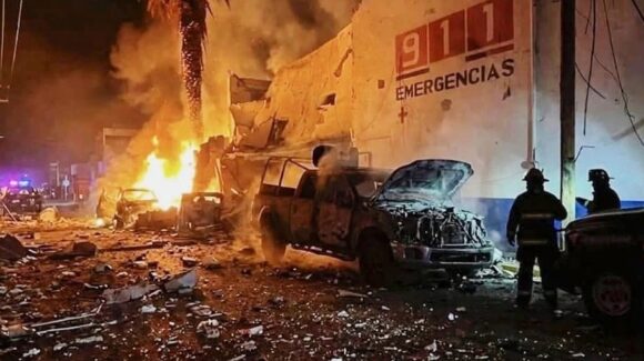 En plenas fiestas patronales, atacan con explosivos instalaciones de la Policía en Zacatecas; hay un bebé entre los heridos
