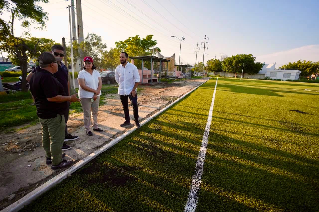 Avanza rehabilitación de cancha de futbol 7 de El Delfín, en Mazatlán