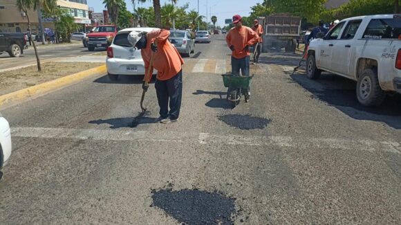 Refuerza Ayuntamiento de Ahome programa de bacheo, reposición de losas y más pavimentos