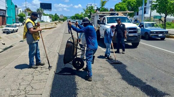 Suman 6 mil 500 baches atendidos en Mazatlán, Sinaloa, durante 2026; mantienen trabajos en principales avenidas