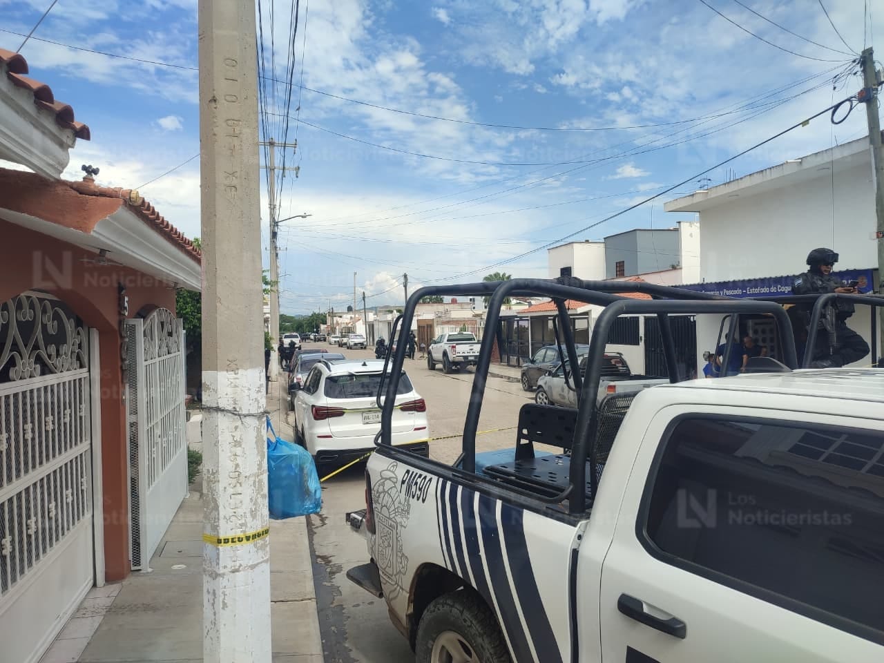 Balean vehículo y una persona resulta herida en el fraccionamiento Torremolinos en Mazatlá