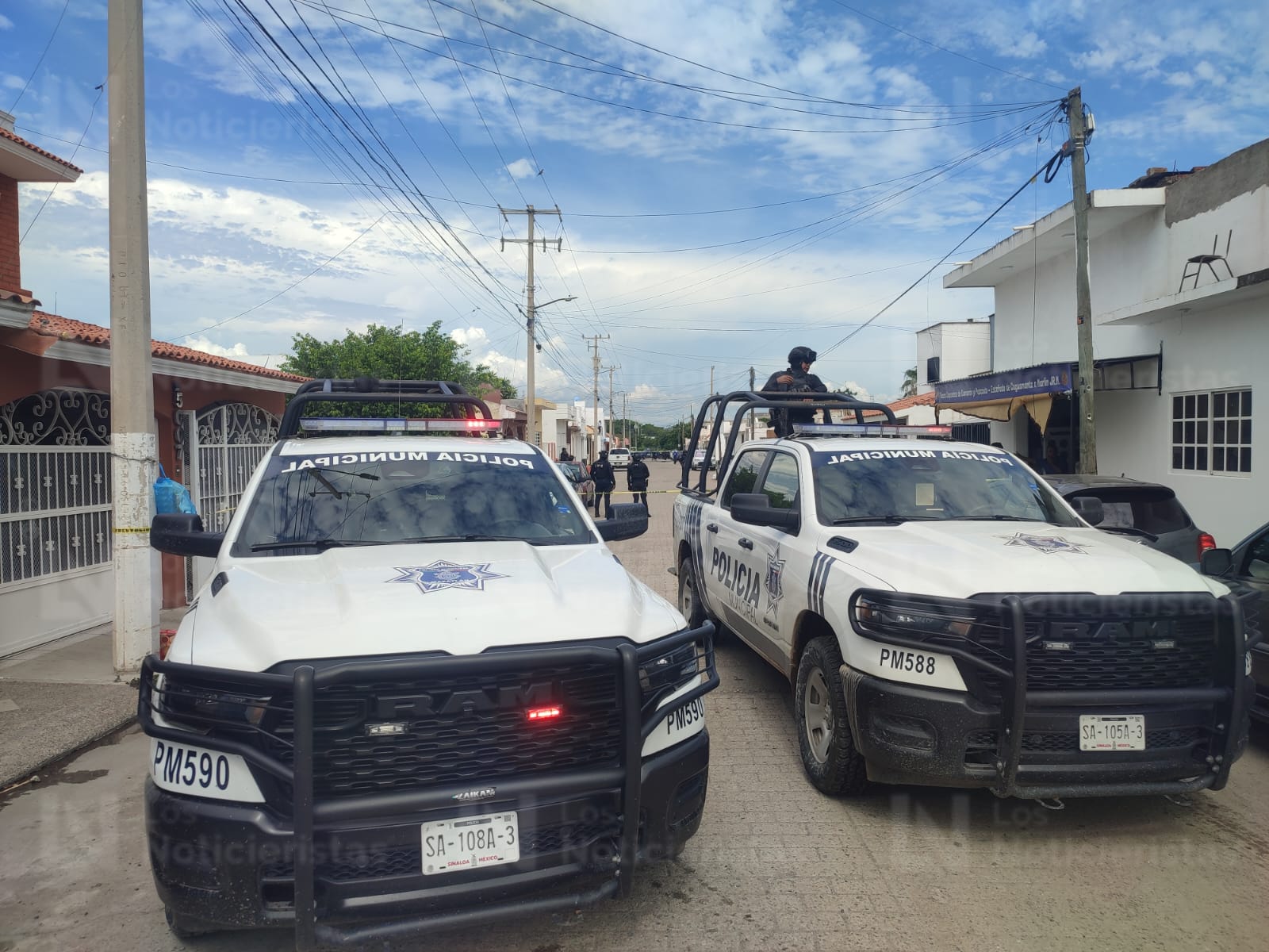 Balean vehículo y una persona resulta herida en el fraccionamiento Torremolinos en Mazatlá