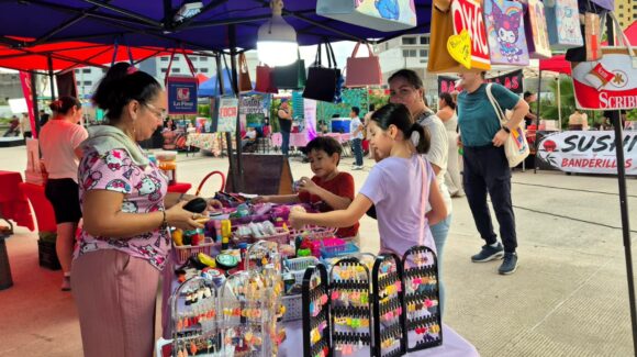 Bazar “Sabe a Mazatlán” reúne a 70 emprendedores locales en el Parque Central