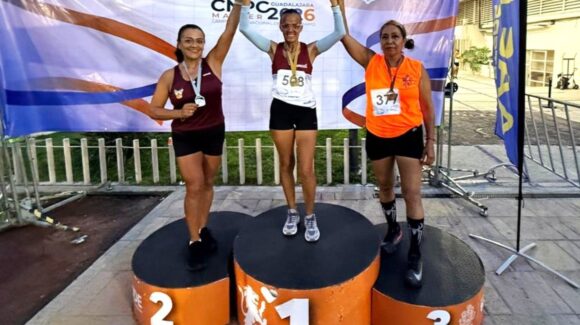 Bertha Cañedo pone en alto a la UAS con ocho medallas en el Campeonato Nacional Máster de Atletismo