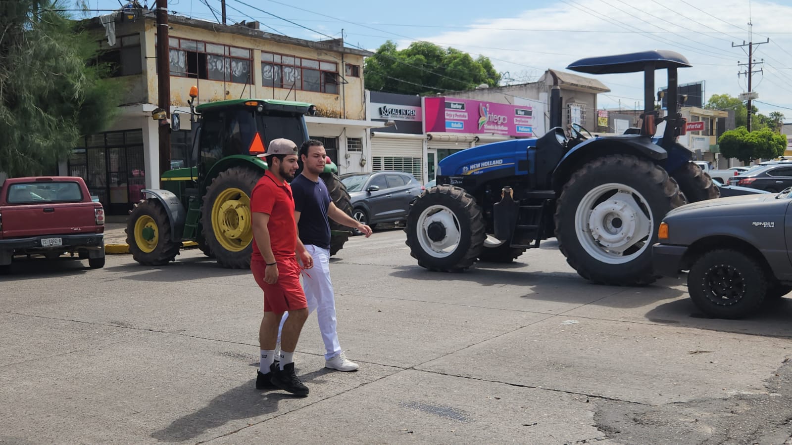 Productores agricolas en Ahome hacen bloqueo