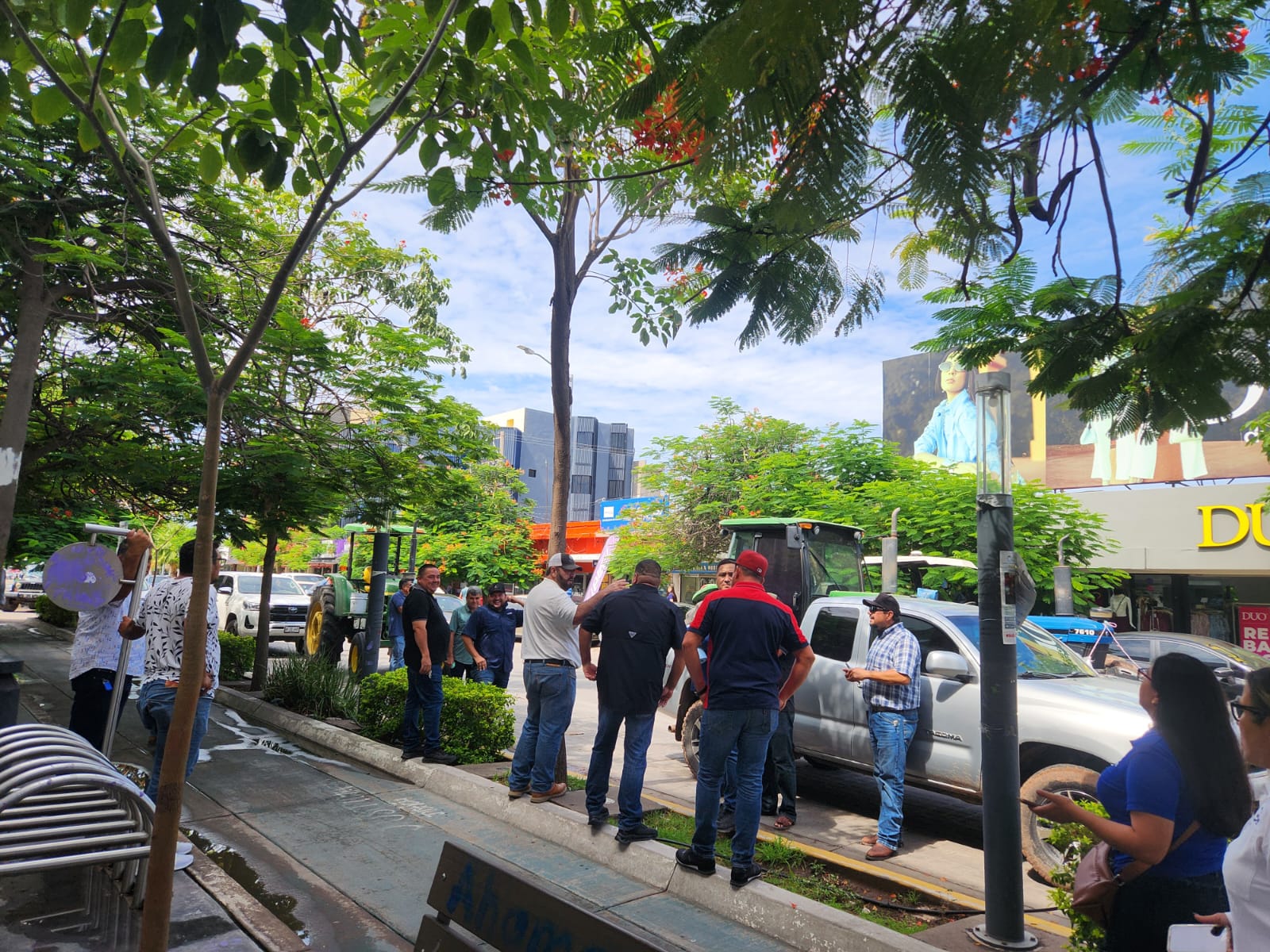 Productores agricolas en Ahome hacen bloqueo
