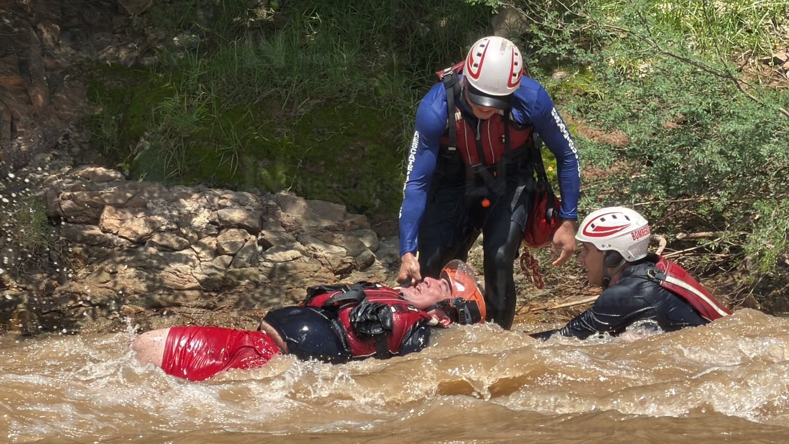 Bomberos Culiacán se certifica internacionalmente en rescate en aguas peligrosas