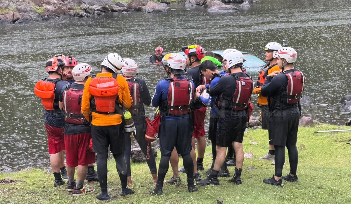 Bomberos Culiacán se certifica internacionalmente en rescate en aguas peligrosas