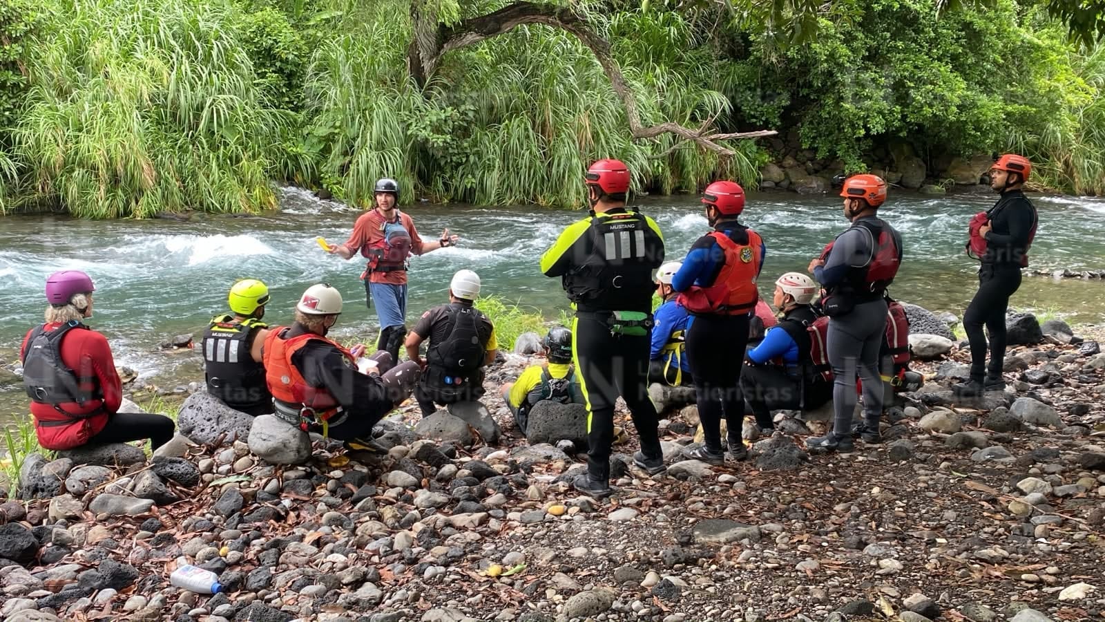 Bomberos Culiacán se certifica internacionalmente en rescate en aguas peligrosas