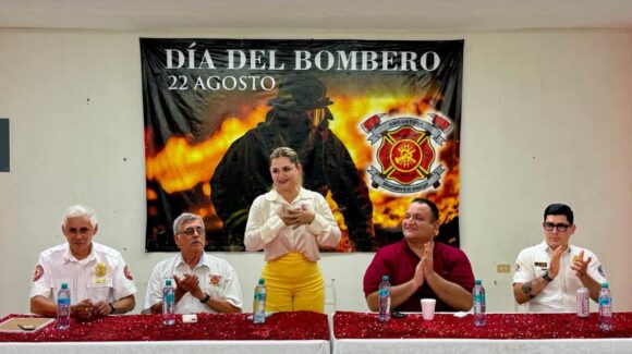 Bomberos de Angostura, Sinaloa, conmemoran su día entre adeudos y carencias