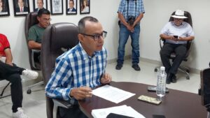 Jessy Martínez expone crisis financiera en Mocorito
