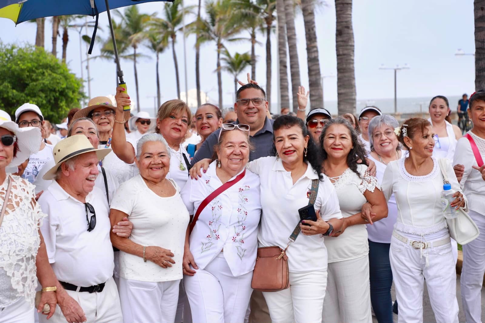 Caminata "Huellas de Vida" por el Día de las y los Abuelos" en Mazatlán