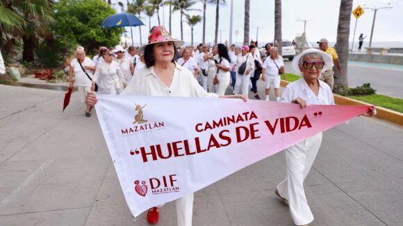 Inician en Mazatlán, Sinaloa, los festejos por el Día de las y los Abuelos con caminata “Huellas de Vida”