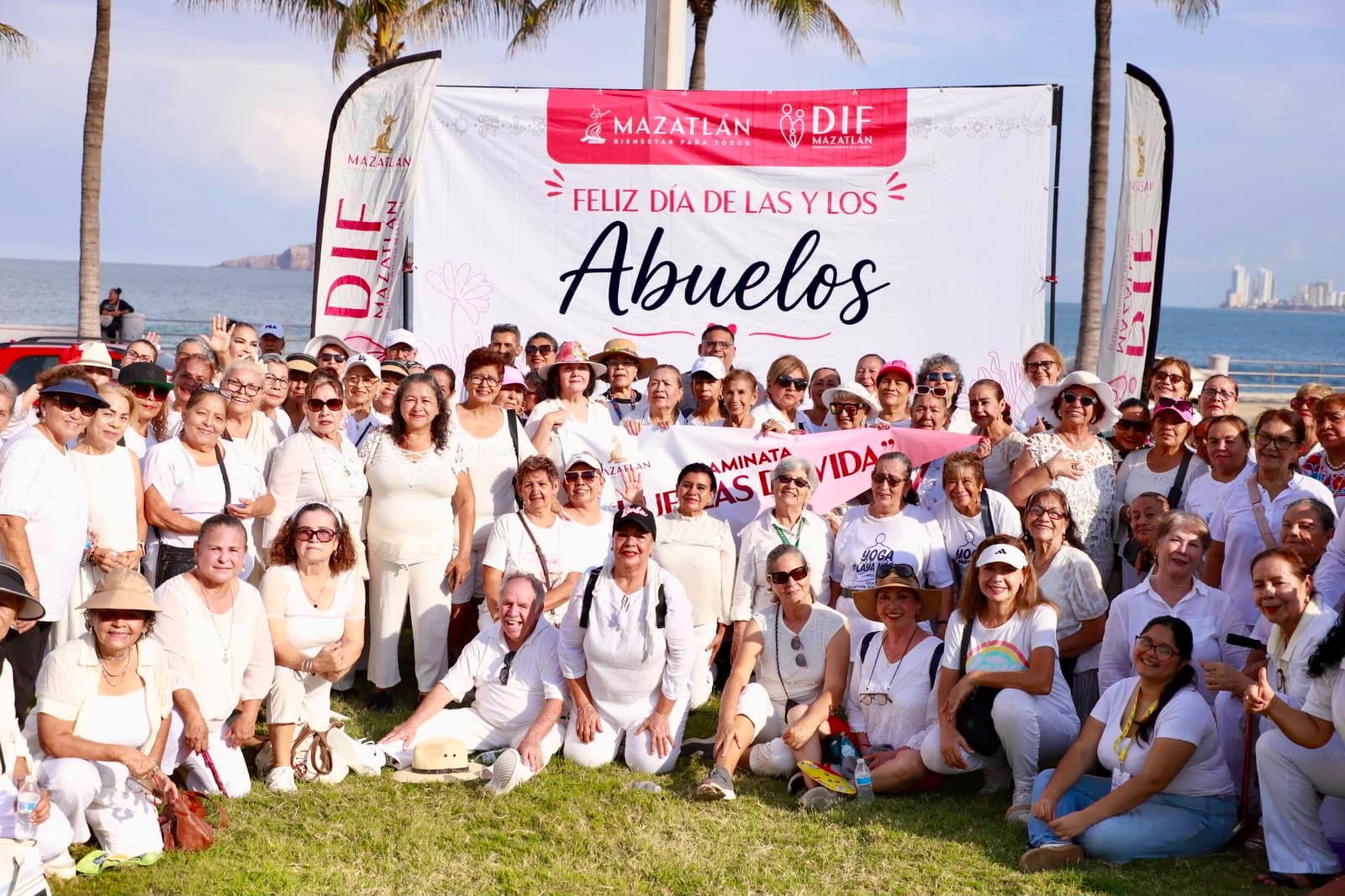 Caminata "Huellas de Vida" por el Día de las y los Abuelos" en Mazatlán