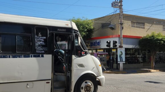 Lluvias dañan camiones urbanos en Guasave, Sinaloa; transportistas reportan muelles quebrados y más gastos
