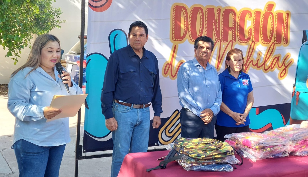 Campaña de donación de mochilas en Mocorito