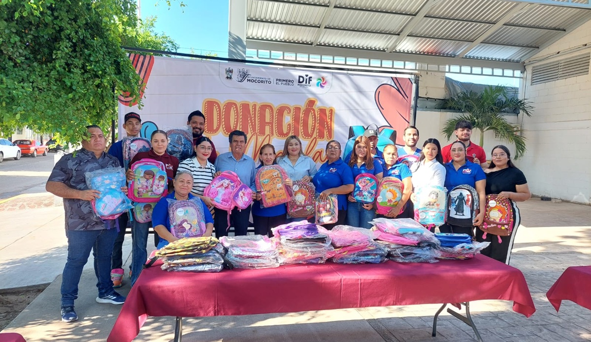 Campaña de donación de mochilas en Mocorito