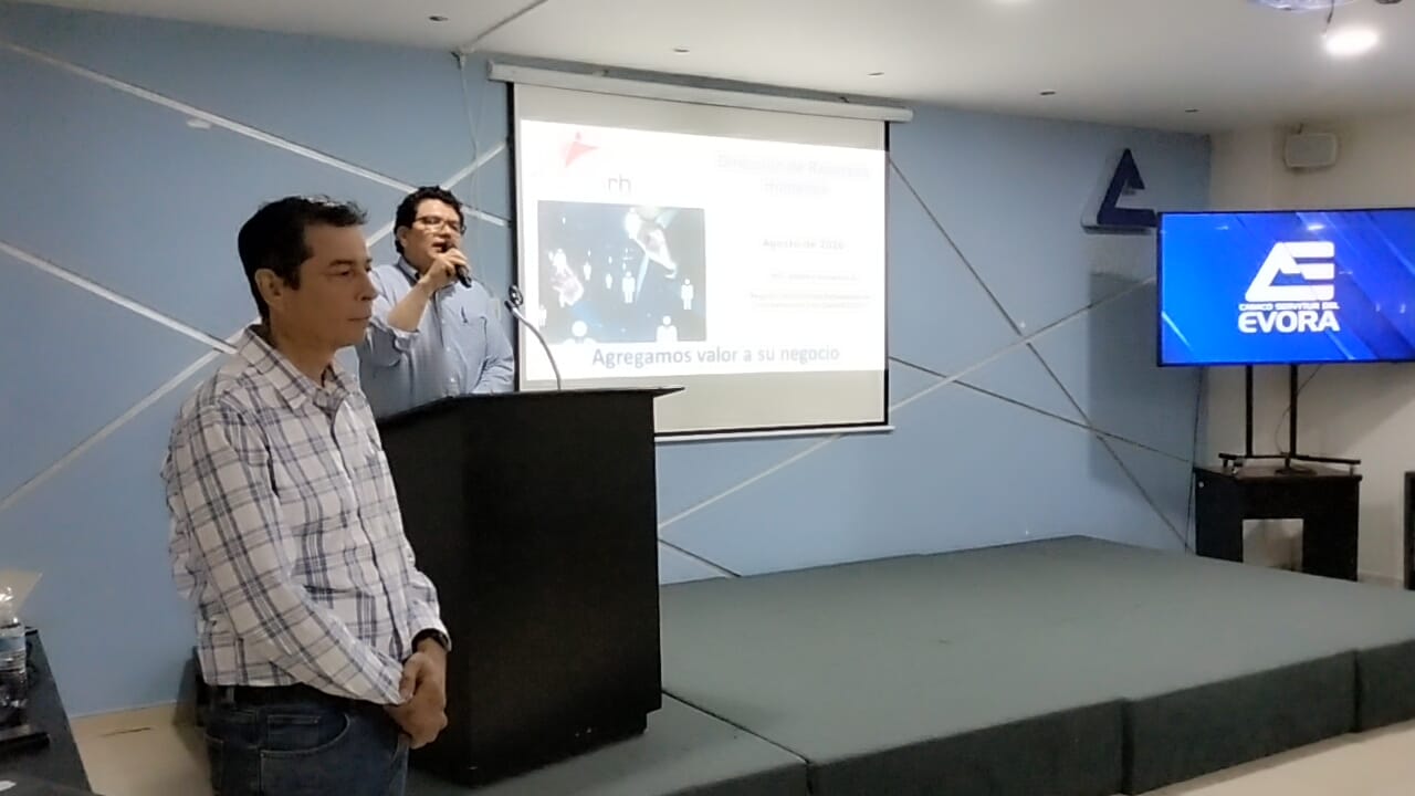 Canaco Guamúchil ofrece conferencia a comerciantes