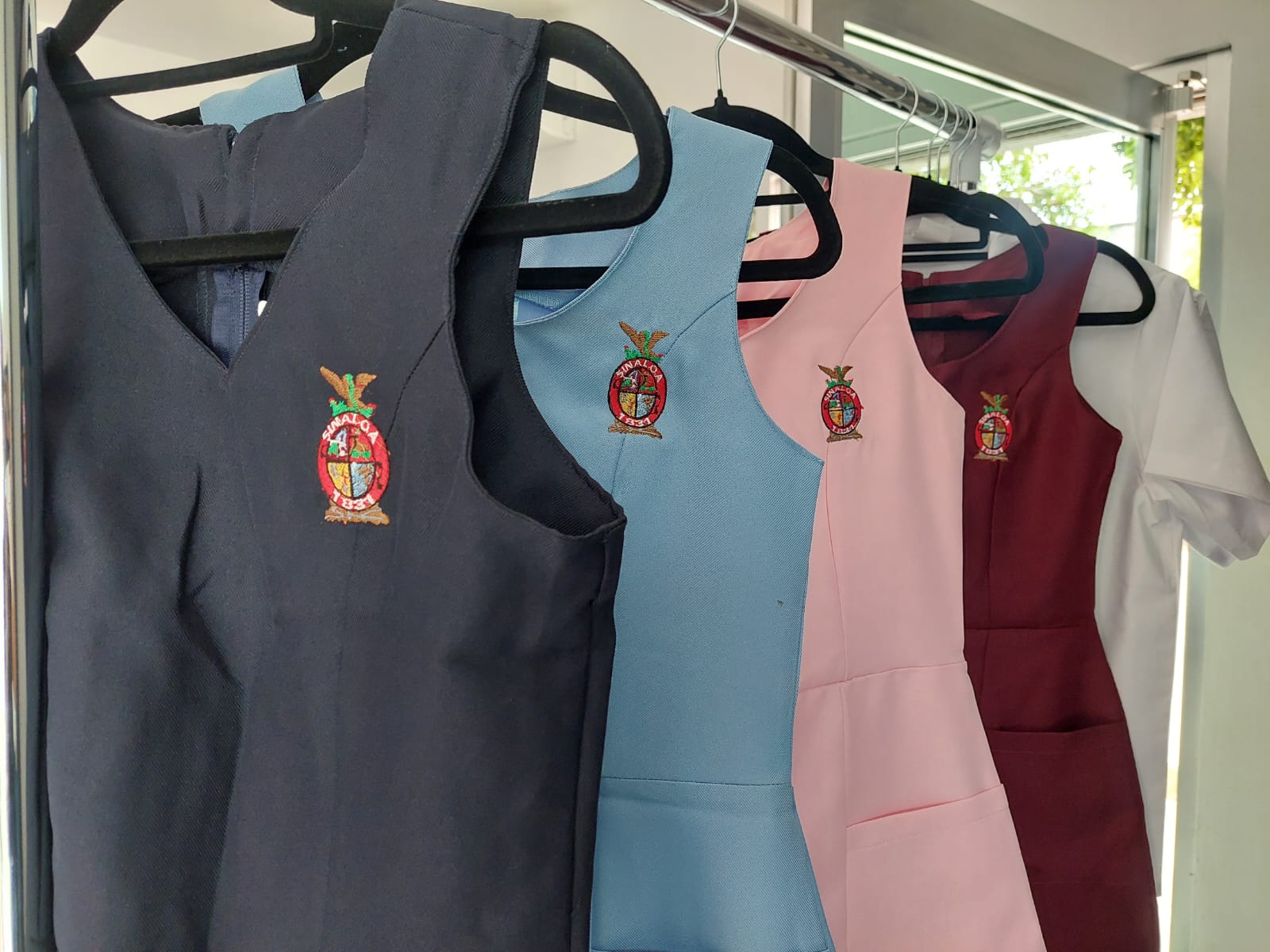 Canje de uniformes