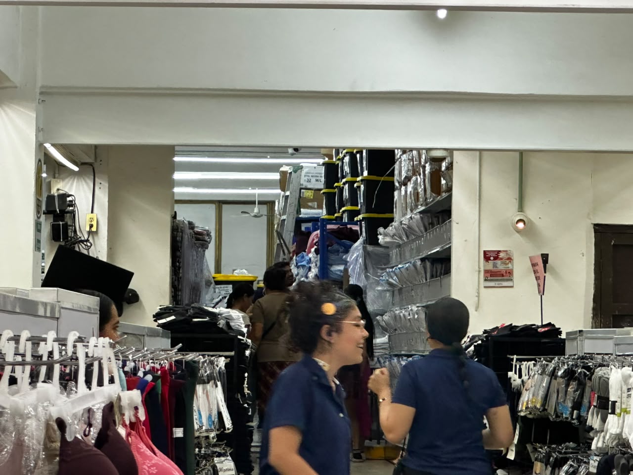 Canje de uniformes escolares en Mazatlán