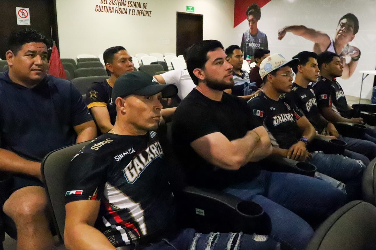 Capacitación a entrenadores de atletismo en Culiacán