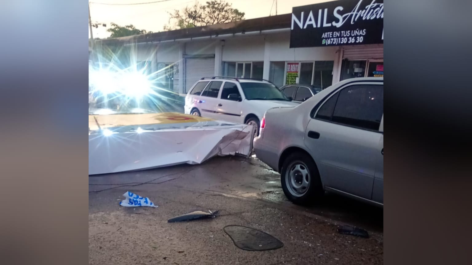 Cae anuncio en Guamúchil tras fuerte viento