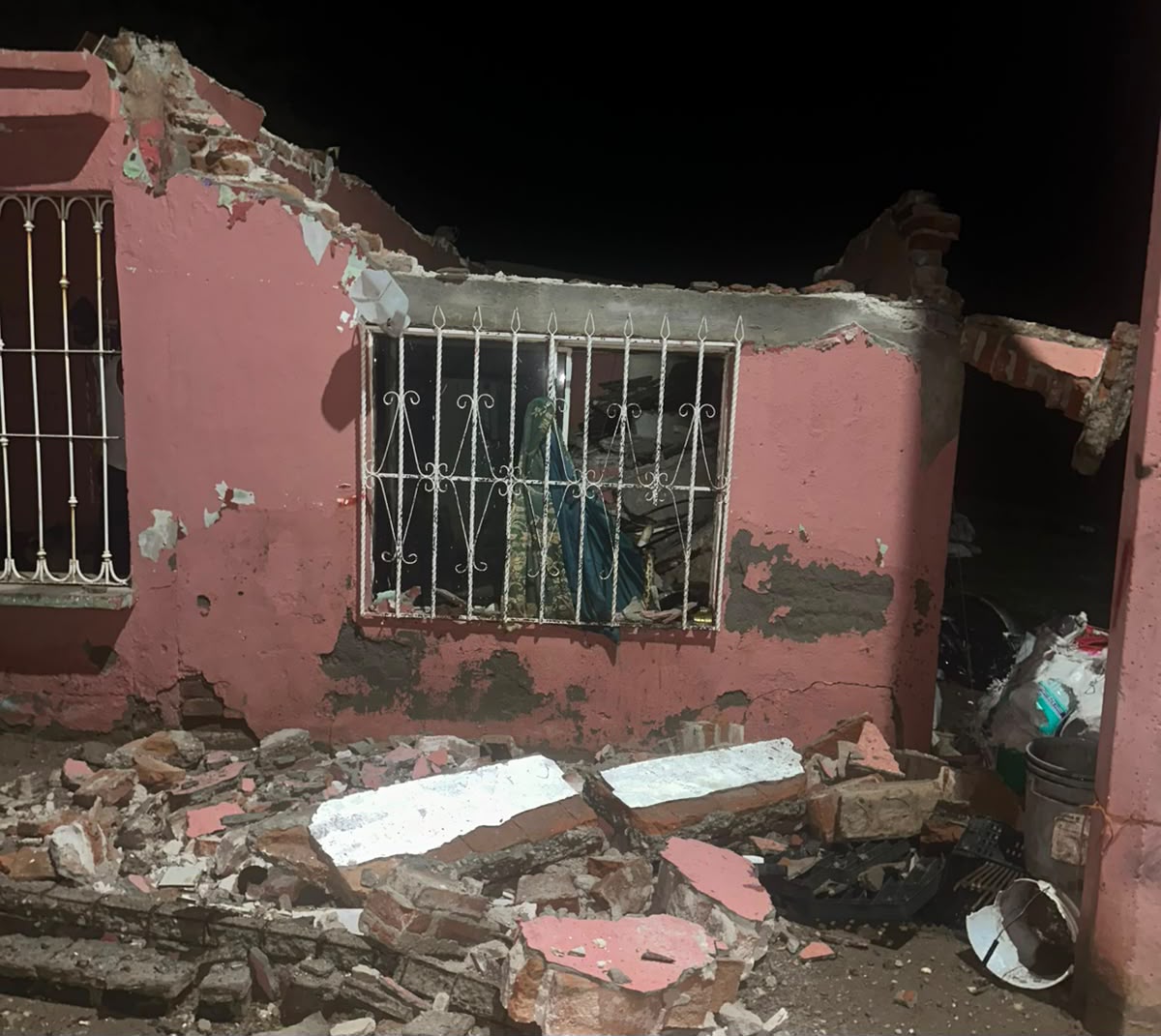 Se colapsa una vivienda en Estación Naranjo,Sinaloa