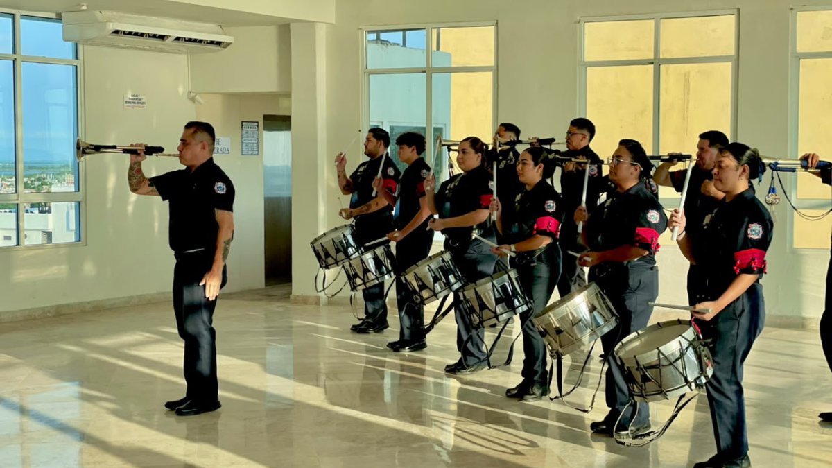 celebran bomberos de mazatlan sinaloa su día con nuevos elementos listos para servir banda
