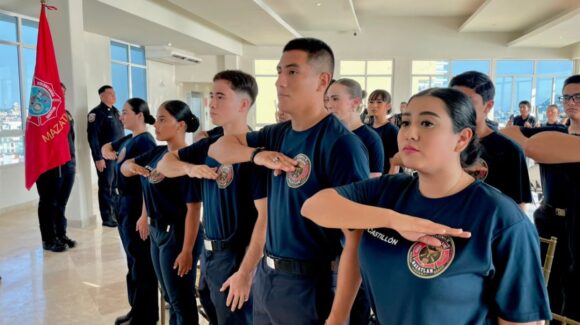 Celebran Bomberos de Mazatlán, Sinaloa, su día con nuevos elementos listos para servir