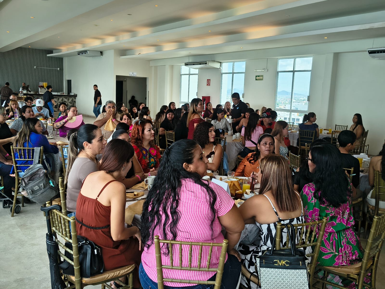 Ceremonia de clausura para los graduados de los cursos de Cecobi en Mazatlán